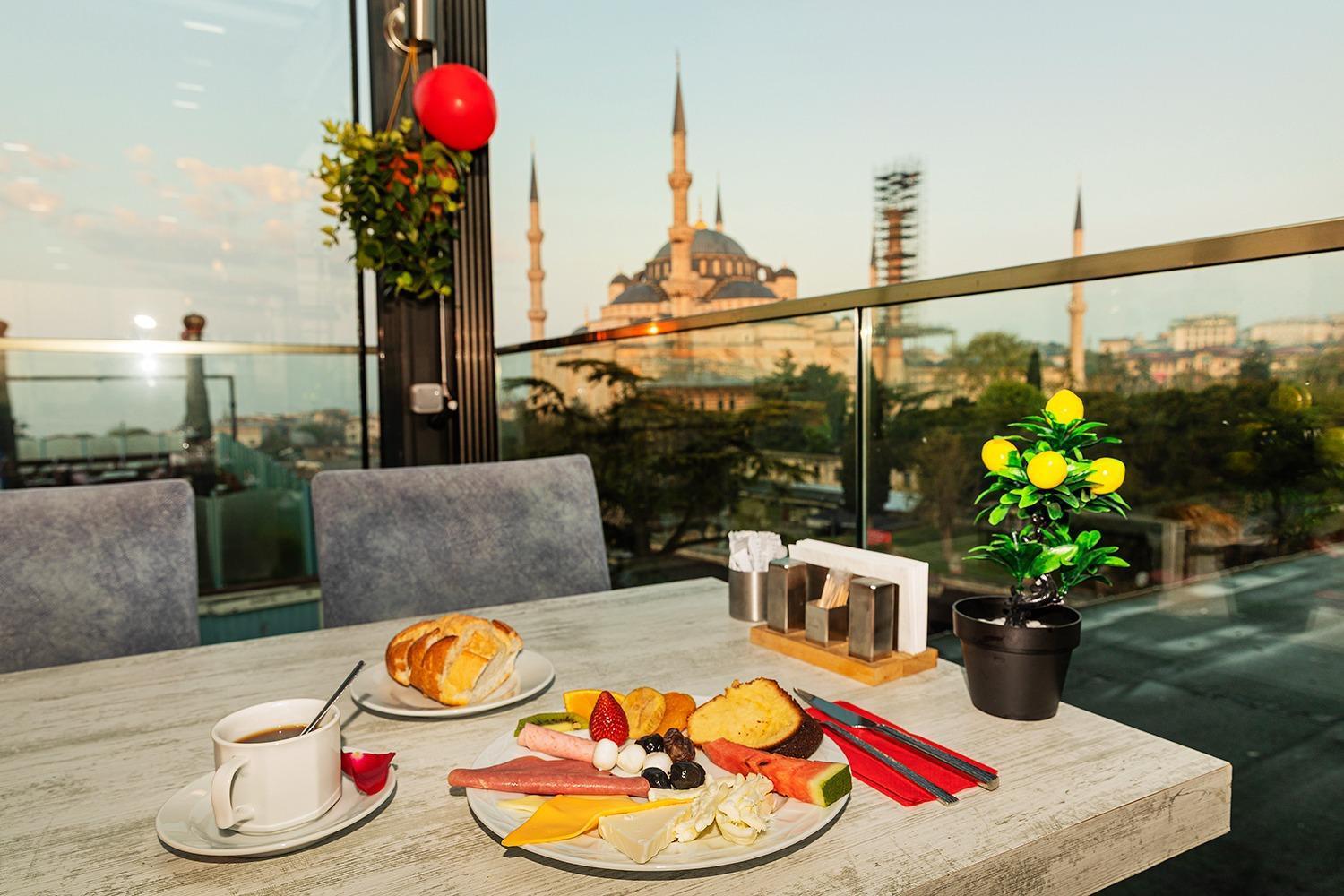 Aristocrat Hotel Istanbul Exterior photo