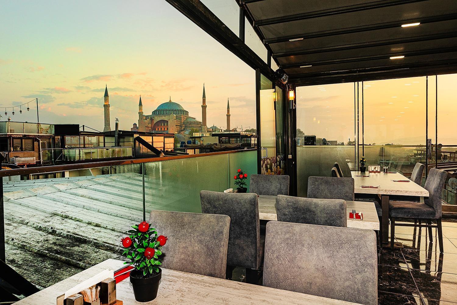 Aristocrat Hotel Istanbul Exterior photo